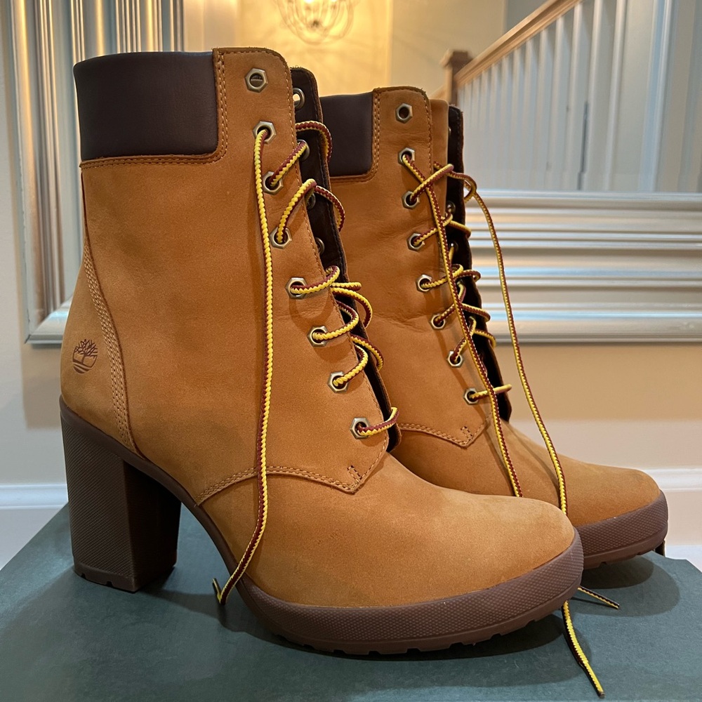 Timberland high heel boots. Size 10 . Only worn 2x